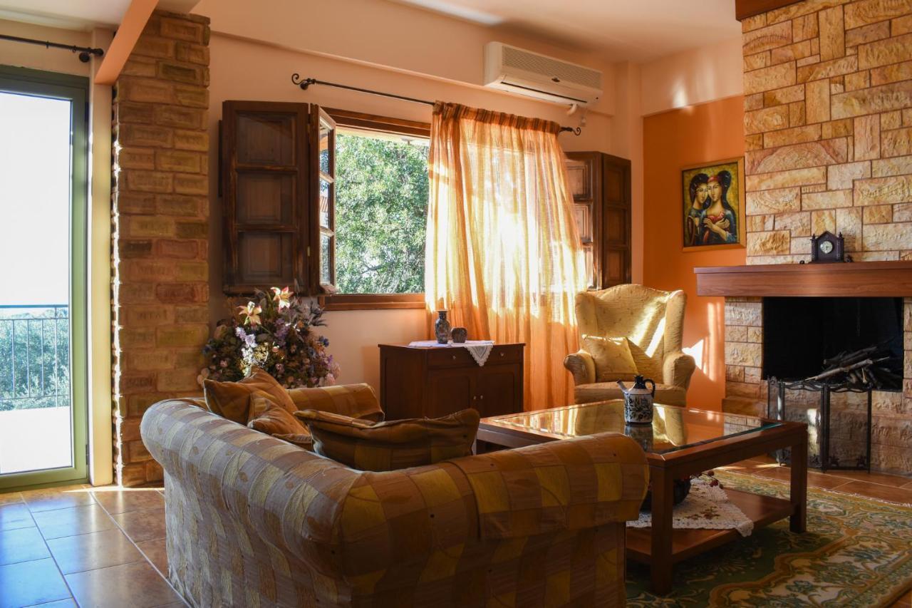 Amber Seaview Villa By The Olive Groves 칼라마타 외부 사진